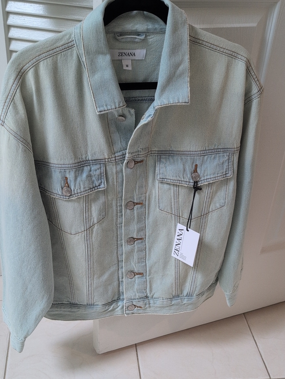 Zenana Women's Light Blue Wash Denim Jacket. Size M. NWT
